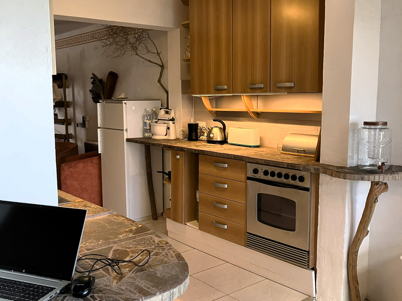 Fully equipped kitchen area
