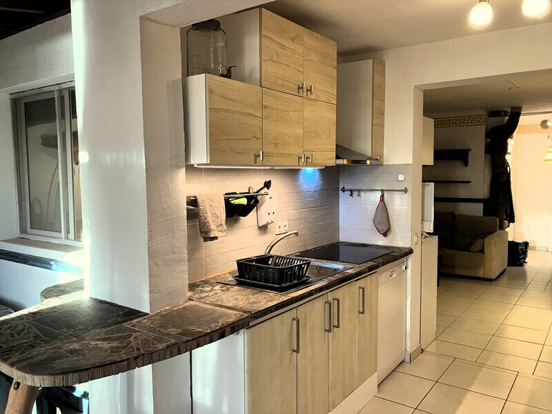 Fully equipped kitchen area