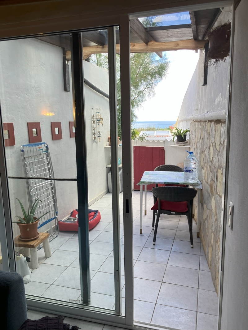 Covered sun terrace with sea view
