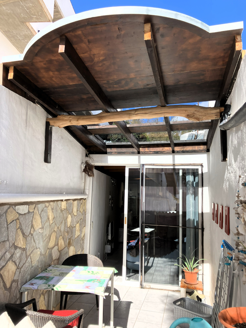 Covered sun terrace with sea view